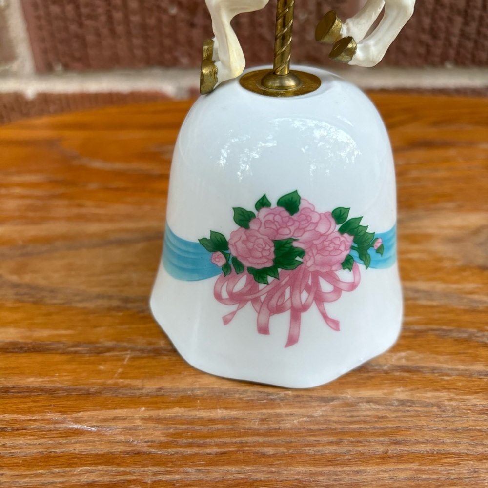 Vintage Carousel Topper Ceramic White Bell Blue Ribbon And Pink Roses - Picture 6 of 6